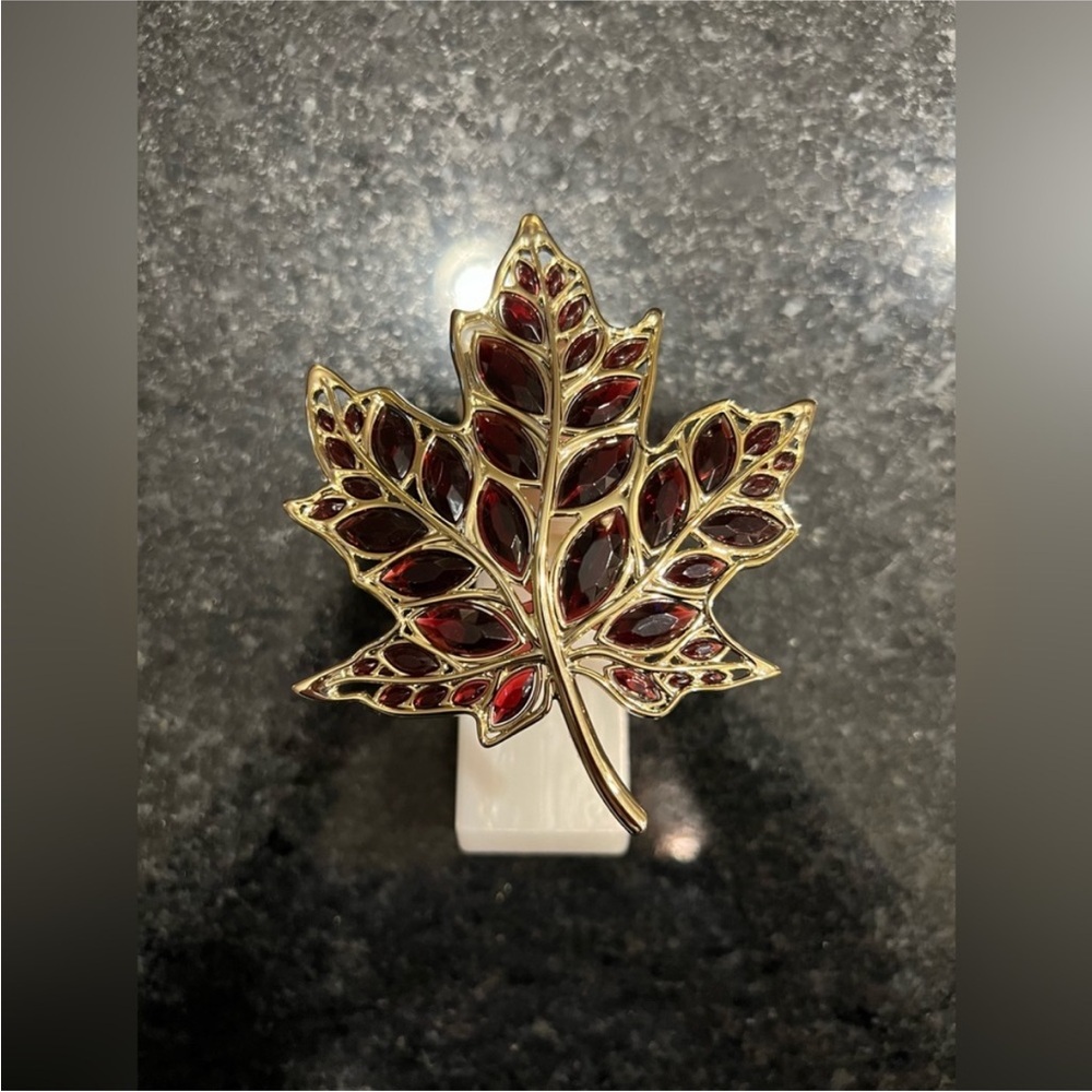Autumn Red Gem Maple Leaf Wallflower Nightlight Bath & Body Works Plug In - Picture 3 of 5